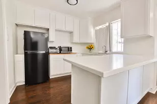 1011 S Brownleaf St, San Antonio, TX 78227 - Photo 2