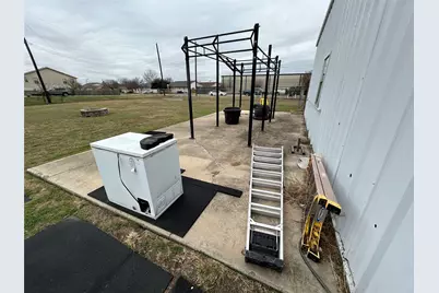 641 W Front Street, Hutto, TX 78634 - Photo 32