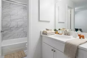 807 W 25th St, Austin, TX 78705 - Photo 8