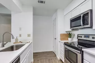 807 W 25th St, Austin, TX 78705 - Photo 4