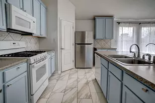 11608 Prince Phillip Way, Manor, TX 78653 - Photo 10