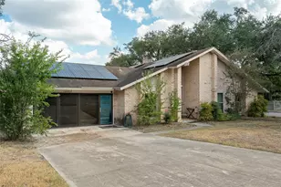 16602 Martins Ferry St, San Antonio, TX 78247 - Photo 2