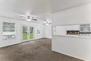 302 Harris St, Smithville, TX 78957 - Photo 16