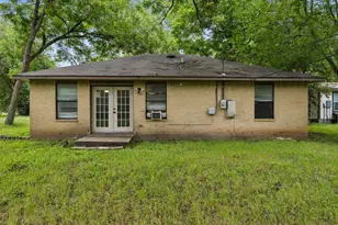 302 Harris St, Smithville, TX 78957 - Photo 24