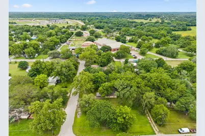 302 Harris Street, Smithville, TX 78957 - Photo 2