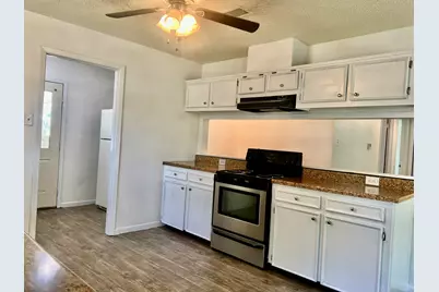 302 Harris Street, Smithville, TX 78957 - Photo 4