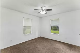302 Harris St, Smithville, TX 78957 - Photo 18