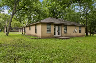 302 Harris St, Smithville, TX 78957 - Photo 28