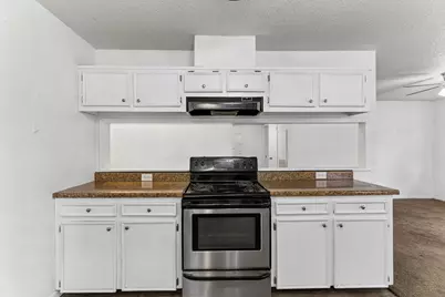 302 Harris Street, Smithville, TX 78957 - Photo 8