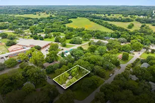 302 Harris St, Smithville, TX 78957 - Photo 28