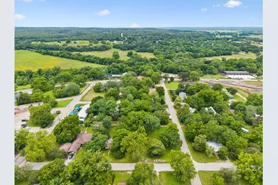302 Harris Street, Smithville, TX 78957 - Photo 26