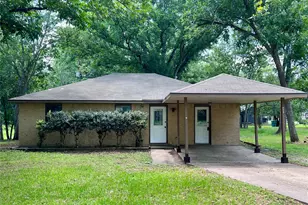 302 Harris St, Smithville, TX 78957 - Photo 1