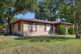 312 S Wilson Ave, Giddings, TX 78942 - Photo 1