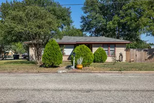 312 S Wilson Ave, Giddings, TX 78942 - Photo 18