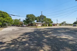 312 S Wilson Ave, Giddings, TX 78942 - Photo 20
