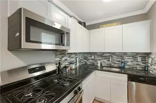 204 E 30th St, Austin, TX 78705 - Photo 4