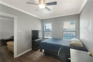 204 E 30th St, Austin, TX 78705 - Photo 6