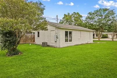 875 E Brenham Street, Giddings, TX 78942 - Photo 18