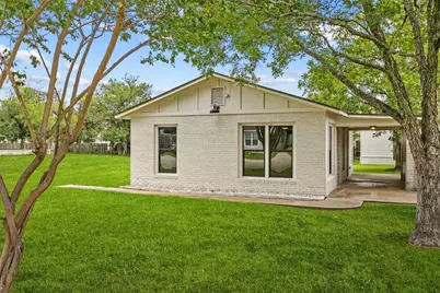 875 E Brenham Street, Giddings, TX 78942 - Photo 1