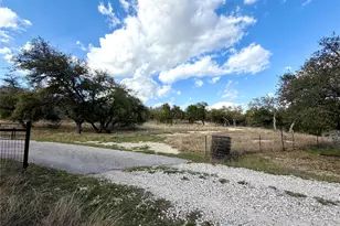 1360 County Road 233 Rd, Florence, TX 76527 - Photo 4