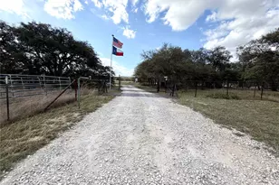 1360 County Road 233 Rd, Florence, TX 76527 - Photo 2