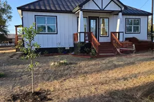 1525 Waco St, Gonzales, TX 78629 - Photo 4