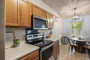 602 Creston St, Hutto, TX 78634 - Photo 8