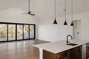 2504 Bluffview Dr, Austin, TX 78704 - Photo 20