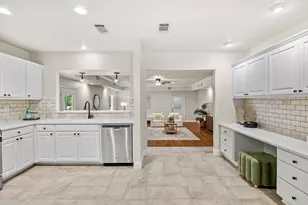 924 E 52nd St, Austin, TX 78751 - Photo 8