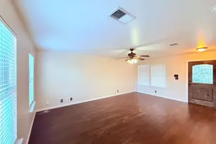 102 Brentwood Dr, Leander, TX 78641 - Photo 4