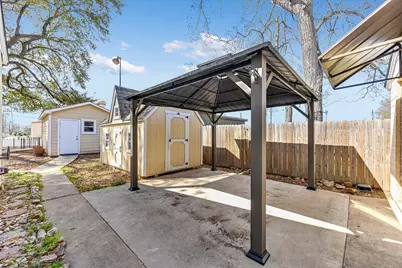 318 NW Loop 230 Highway, Smithville, TX 78957 - Photo 20