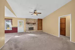 404 E Central Dr, Georgetown, TX 78628 - Photo 4