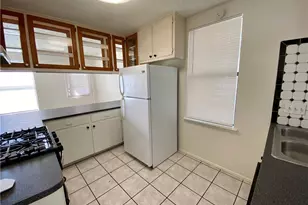 407 E 30th St, Austin, TX 78705 - Photo 6