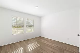 150 Santiago, Kyle, TX 78640 - Photo 4