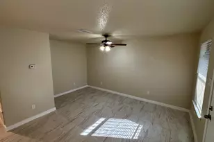 4609 E 12th St, Austin, TX 78721 - Photo 6