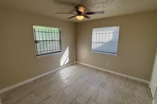 4609 E 12th St, Austin, TX 78721 - Photo 12