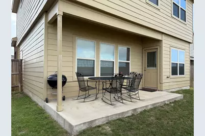 352 Circle Way #37E, Jarrell, TX 76537 - Photo 4