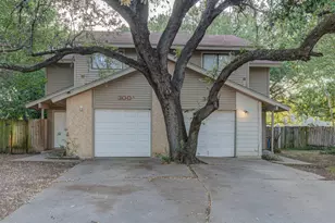 300 Villa Oaks Cir, Austin, TX 78745 - Photo 2
