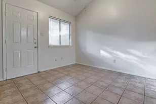 300 Villa Oaks Cir, Austin, TX 78745 - Photo 8