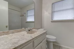 300 Villa Oaks Cir, Austin, TX 78745 - Photo 4