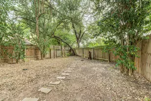 300 Villa Oaks Cir, Austin, TX 78745 - Photo 12