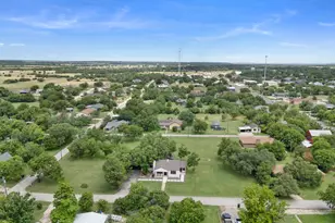 102 Elmo St, Florence, TX 76527 - Photo 26