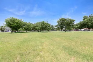 102 Elmo St, Florence, TX 76527 - Photo 30