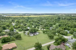 102 Elmo St, Florence, TX 76527 - Photo 28