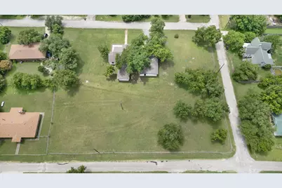 102 Elmo Street, Florence, TX 76527 - Photo 2