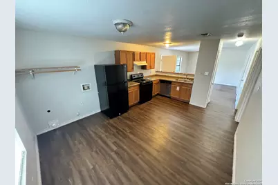 830 W Hutchins Place #3, San Antonio, TX 78221 - Photo 4