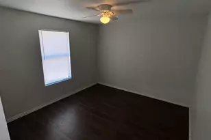 830 W Hutchins Pl, San Antonio, TX 78221 - Photo 6