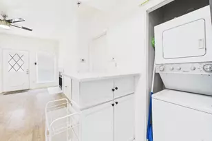 806 W 24th St, Austin, TX 78705 - Photo 8