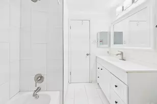 806 W 24th St, Austin, TX 78705 - Photo 16