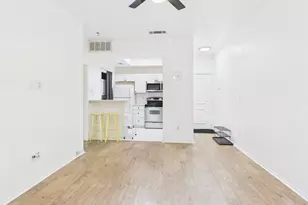 806 W 24th St, Austin, TX 78705 - Photo 2